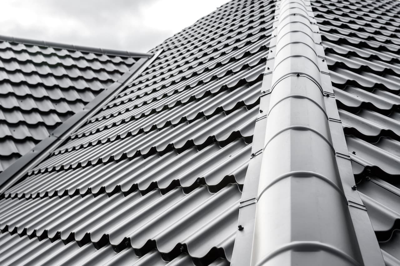 4 Best Roofing Materials For High Winds : Secured Roofing & Solar